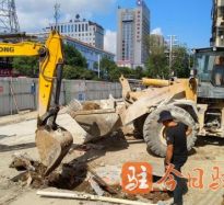 屌操逼视频高温下的坚守｜道路建设者用汗水铺就畅通路